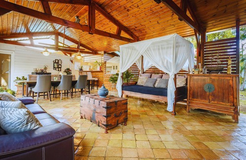Etang Sale Les Bains Villa | Family villa with private pool & jacuzzi -Close to the lagoon, village center