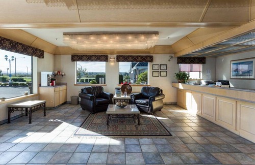 Warrenton Hotel | Family Vacay! Comfy Unit, Pool, Sauna and Gym