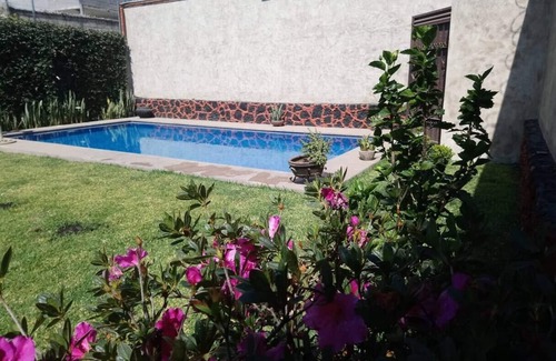 Cuernavaca House | Family Villa with Giant Swimming Pool | 6 Bathrooms | Garden | Pets Welcome