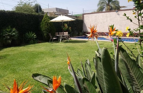 Cuernavaca House | Family Villa with Giant Swimming Pool | 6 Bathrooms | Garden | Pets Welcome