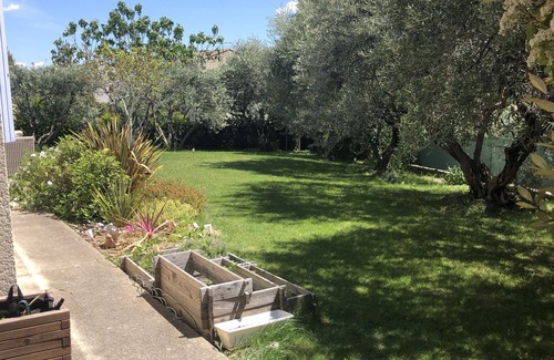 Manosque Villa | Family villa in the hills above Manosque