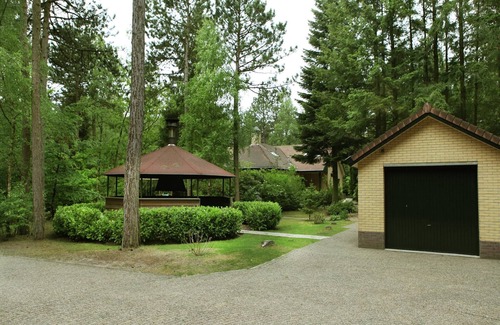 Doornspijk Villa | Family villa w/Trampoline, Pool