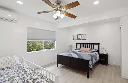 Lincoln Acres House | Fancy & Modern 3 Bedroom House With Private Yard, Gate 3 Home by Redawning
