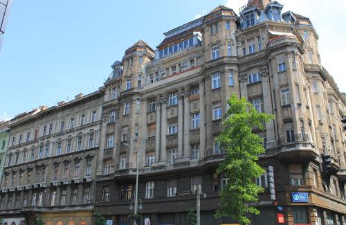 Nepszinhaz negyed House | Fanni Budapest Guesthouse