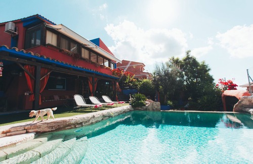 Sant Pere de Ribes Villa | Fantastic Villa 5 minutes from Sitges! 19 SLEEPERS, wifi, swimming pool