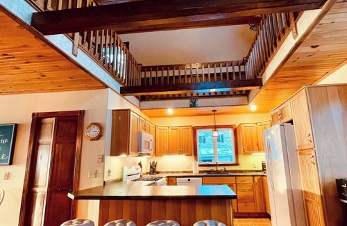 Sinclair House | Fantastic 4-bedroom Lake House on Cross Lake