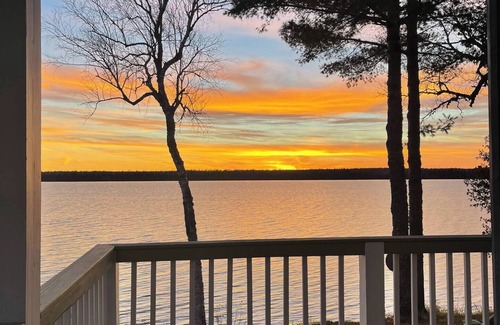 Sinclair House | Fantastic 4-bedroom Lake House on Cross Lake