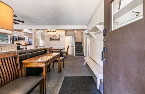 Donner Lake Woods Cabin | Fantastic 5-bedroom cabin just minutes walk to West End Beach, Donner Lake.