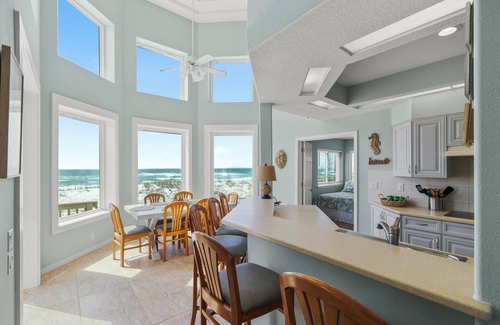 Villa Segunda House | Fantastic 7 bedroom, 4 bath Gulf Front Home w/over 4,500 square ft of space!