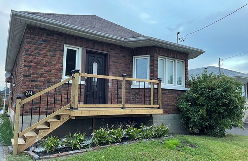 Durham Region House | Fantastic Bungalow just by 401, Oshawa Shopping Centre Mall and Tech University.