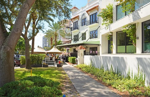 Historic Old Northeast House | Fantastic Farmhouse Cottage.Best kept secret in St Pete 7 Min walk to beach