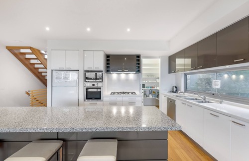 Torquay House | Fantastic house with 5 bedrooms - views of the golf course