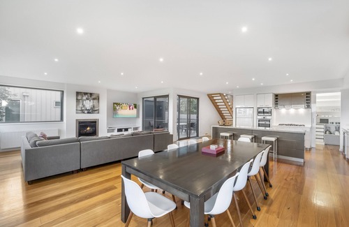 Torquay House | Fantastic house with 5 bedrooms - views of the golf course