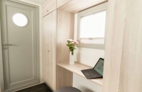 Hennigsdorf Boat Rental | Fantastic houseboat accommodation right on the water in Hennigsdorf an der Havel