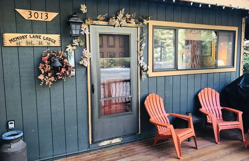 Leavenworth House | Fantastic three level home central to Stevens and downtown Leavenworth! HOT TUB*