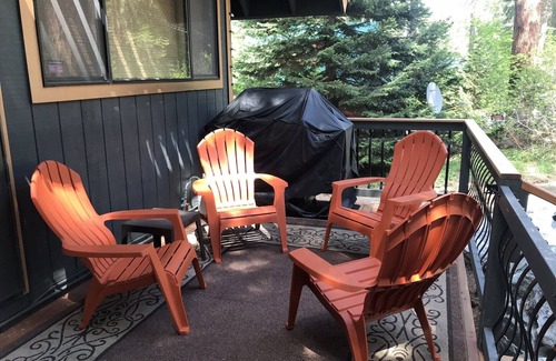 Leavenworth House | Fantastic three level home central to Stevens and downtown Leavenworth! HOT TUB*