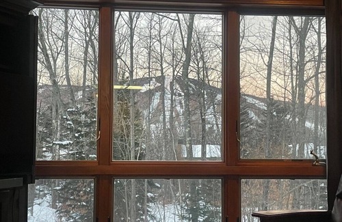 West Dover House | Fantastic Townhouse on Mount Snow Shuttle – Prime Location for Your Adventure!
