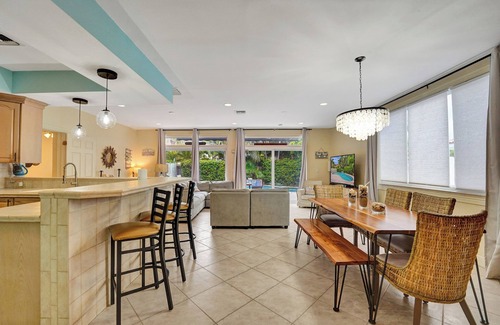 Lauderdale-by-the-Sea House | FANTASTICAL LOCATION 2.5 blocks Publix, Beach, Dining,Shops All Waiting for YOU!