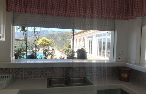 Istan Villa | FANTASTIC VILLA WITH PRIVATE POOL AND GARDEN IN ISTAN NEAR MARBELLA
