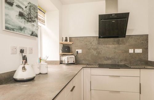 Foyers Cottage | FAODAIL GLENLIA, pet friendly, with open fire in Foyers