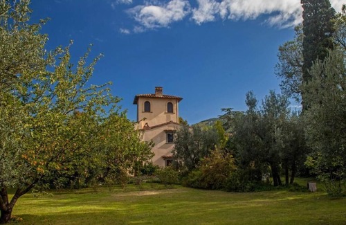 Sesto Fiorentino Apartment | Farm in Tuscany, apartment in Villa, garden and pool