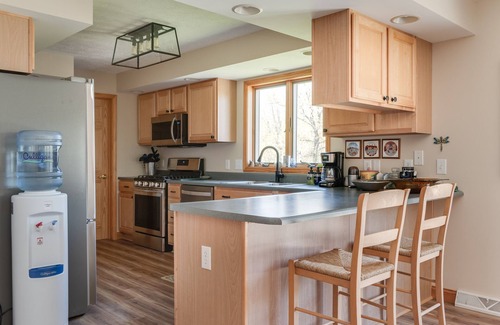 Hartford House | Farm and Lake: Remote Getaway