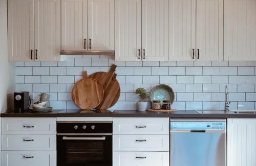 Middleton House | Farm Stay & Private Beach at Pear Tree Cottage