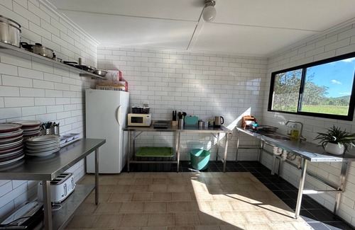 Boolambayte Cottage | Farm Stay With Shared Access to the Pool, Tennis Court, Entertainment/games Room