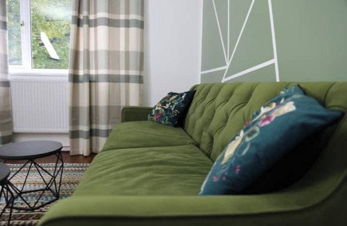 Earls Barton House | Farm View Retreat in Northampton 3BR, 1.5BR Sleeps 8 Access to Billing Aquadrome