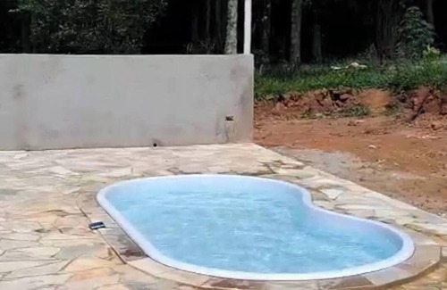 Mato do Gado House | Farm with swimming pool, fireplace and gourmet space surrounded by greenery.