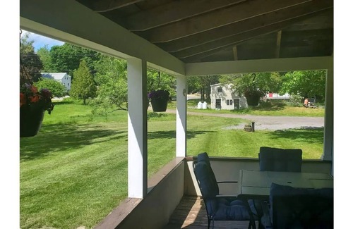 Raymond House | Farmhouse Chic in the ❤ of the Sebago Lakes Region
