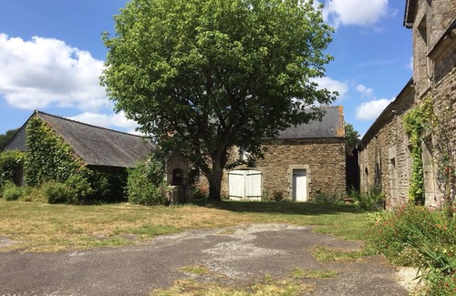 Berric House | Farmhouse heated pool sleeps 11 5 bedrooms