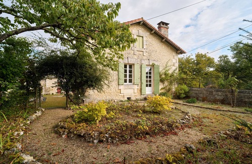 Montagrier House | Farmhouse in Montagrier – Comfort, Private Garden, and Family-Friendly Welcome