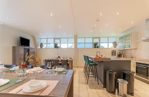 Megchelen House | Farmhouse in the Achterhoek with hot tub and beach volleyball
