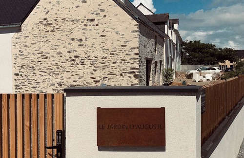 Penestin House | Farmhouse renovated into charming 2-person apartment, close to beaches.
