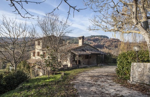 Assisi Villa | Farmhouse with pool, perfect for families and groups of friends