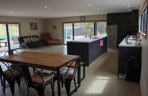 Mahurangi West Cabin | Farmstay getaway in a subtropical paradise - Cabin 2 of 2