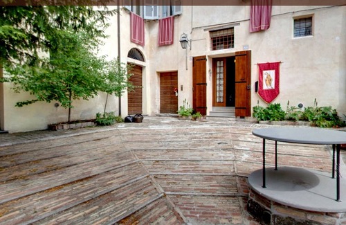 Gubbio House | Fascinating in Gubbio "Bishop 7"