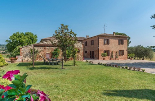 Amorosa Villa | Fattoria L'Olmo Rosso 14, Emma Villas
