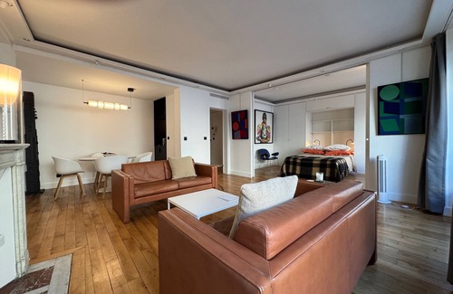 8th Arrondissement Apartment | Faubourg/Elysées, an elegant, two-bedroom apt. in Paris's best shopping area.