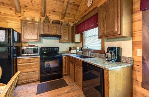 Gatlinburg - Pigeon Forge Cabin | Fawn Cabin by Jackson Mountain Rentals