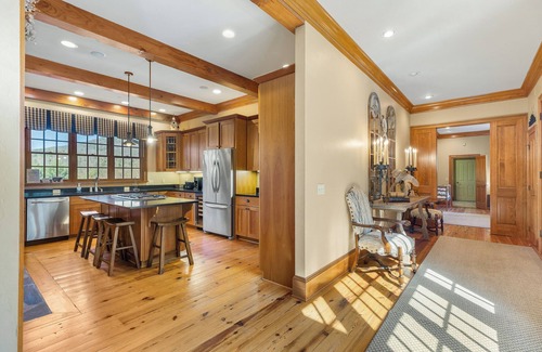 Highlands House | Fawn Creek - Beautiful Mountain Views & Spacious 2 Level home
