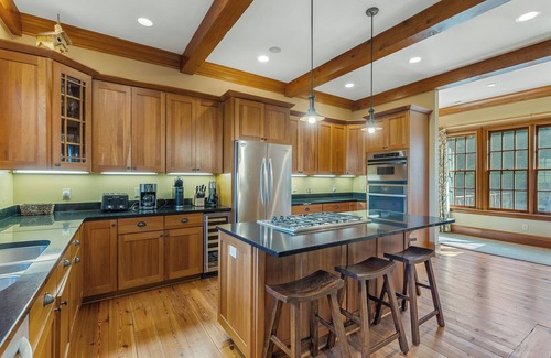 Highlands House | Fawn Creek - Beautiful Mountain Views & Spacious 2 Level home