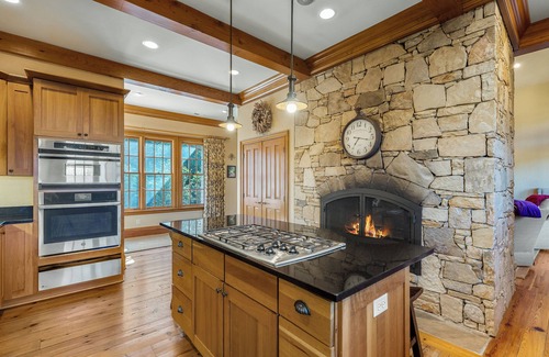 Highlands House | Fawn Creek - Beautiful Mountain Views & Spacious 2 Level home