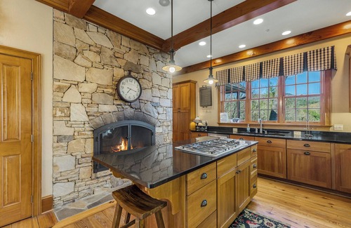 Highlands House | Fawn Creek - Beautiful Mountain Views & Spacious 2 Level home