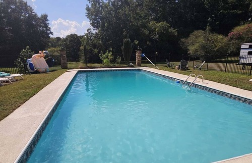Church Street House | Fayetteville house on Acre +Pool+BBQ