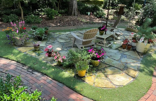 Hendersonville Cottage | FEATHERSTONE! Unique Cottage Getaway in Hendersonville, N.C.