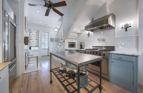 Seaside House | Featured in Coastal Cottage Magazine! Seaside Ave. Location + 2 Adult Bikes!