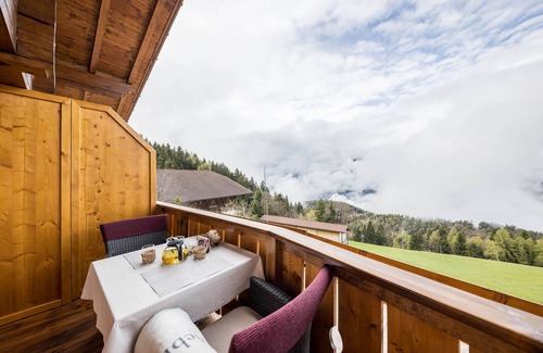 Verano Apartment | Feel-Good Holiday at Eichernhof Apartment Kirschblüte – Delicious Vital Breakfast and Dinner on Request