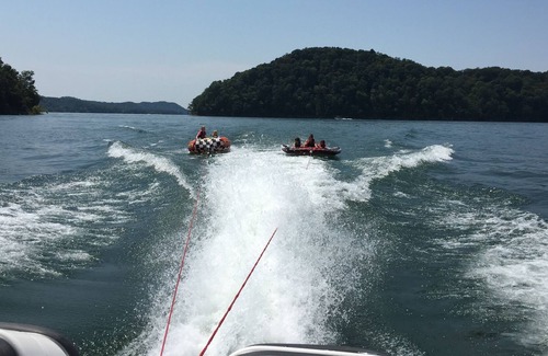 Byrdstown House | Feelin Jolly is only steps away from a secluded cove on Dale Hollow Lake